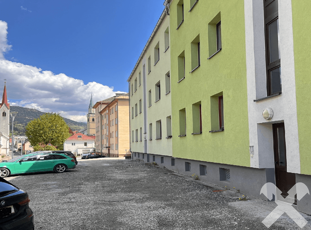 Außenansicht Eingang, Parkplatz
