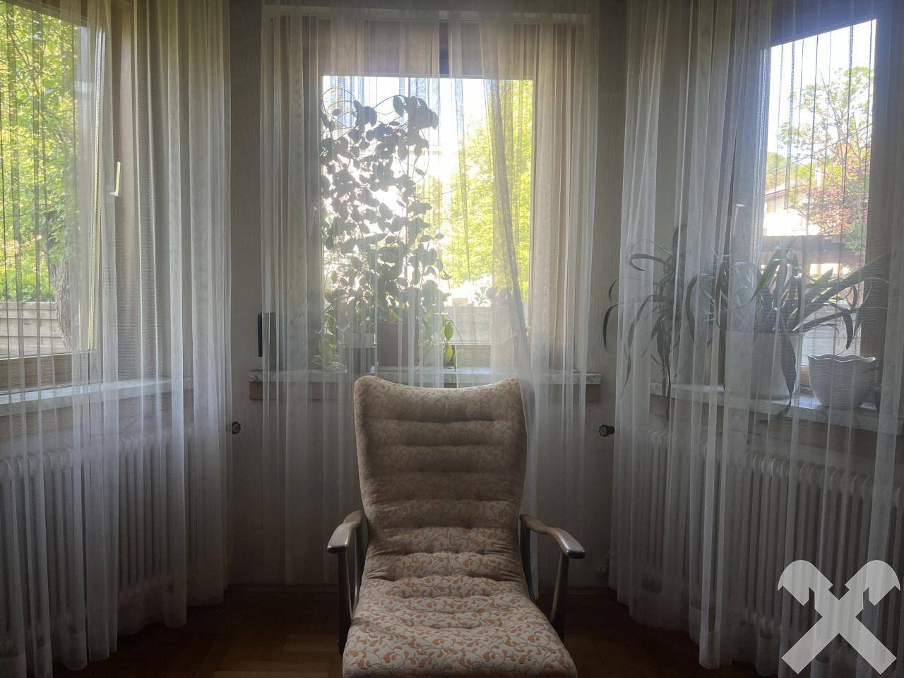 Zimmer mit 3 Fenster