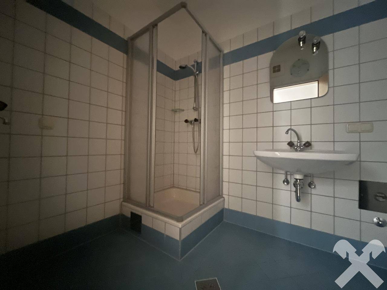 Badezimmer mit Dusche