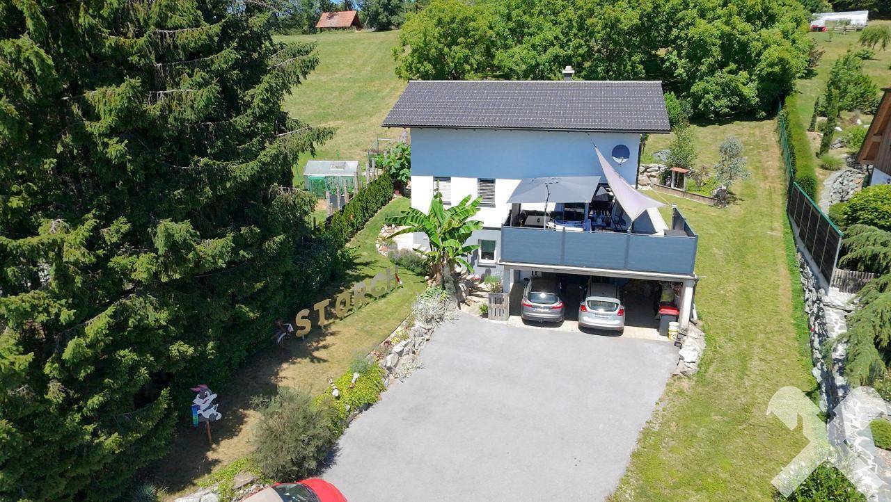 Zufahrtsbereich und Doppelcarport