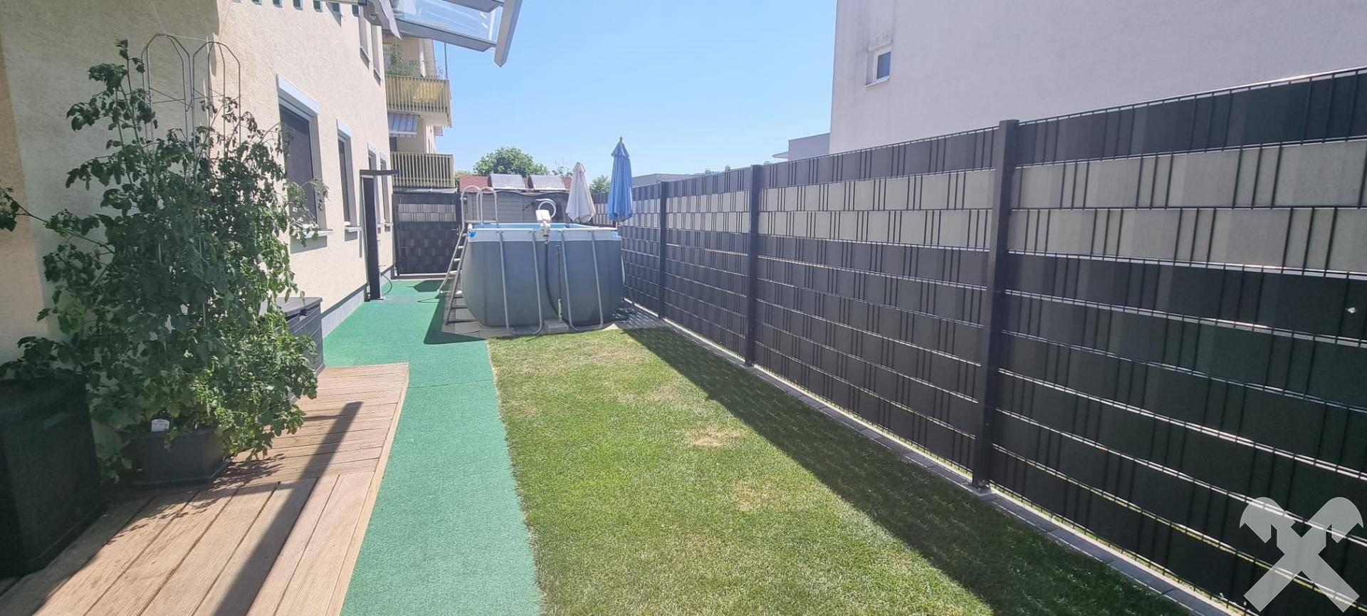 Garten mit Pool