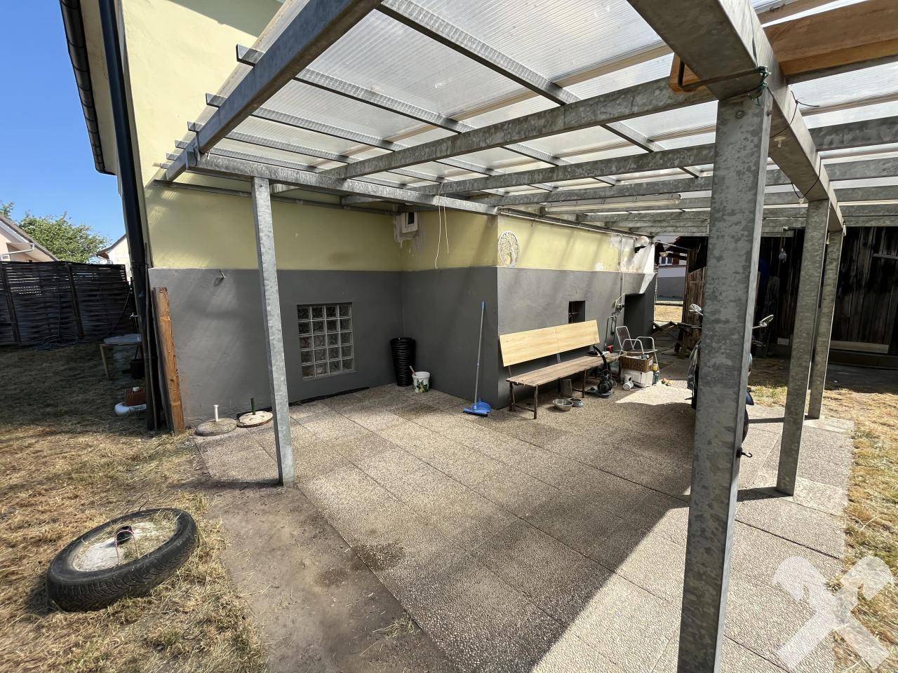 überdachter Sitzplatz