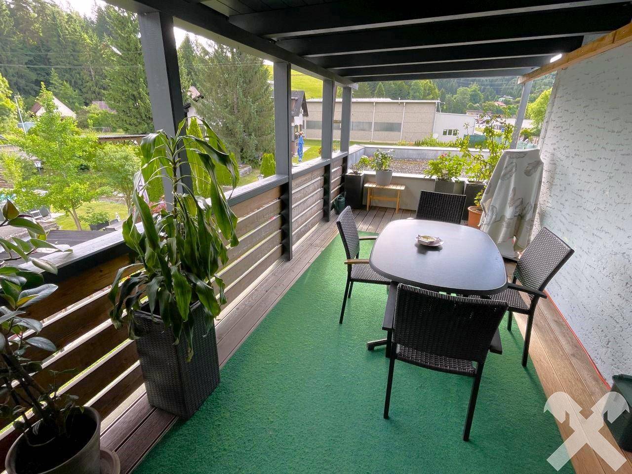 überdachte Terrasse OG