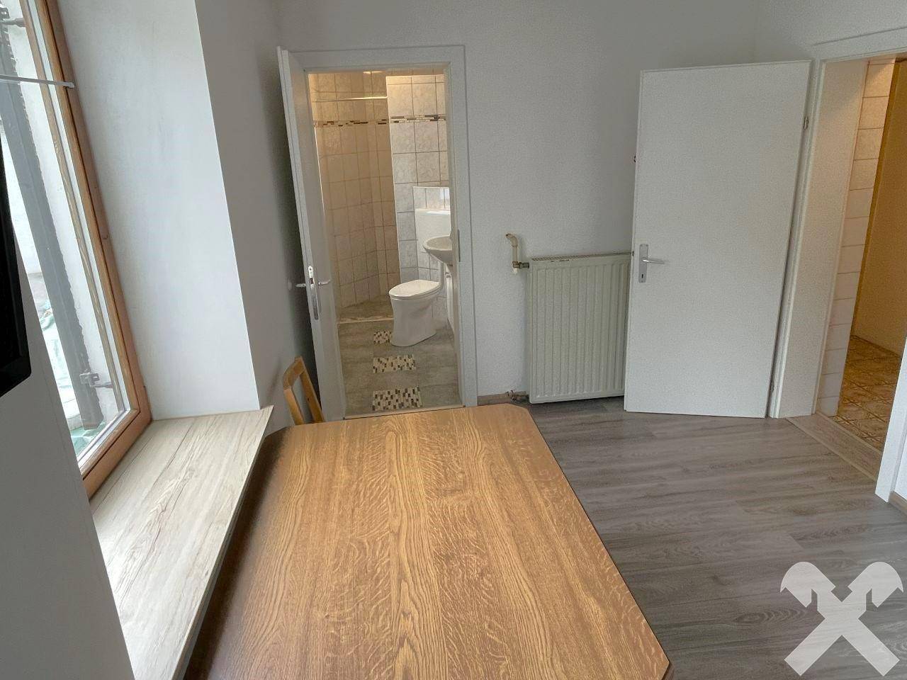 kleines Appartment hinter Schankraum