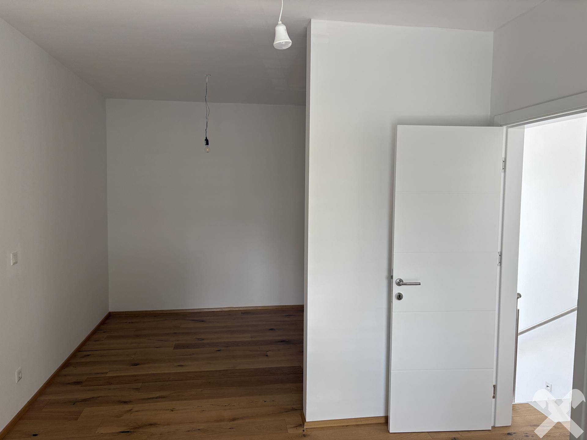Schlafzimmer mit Schrankraum