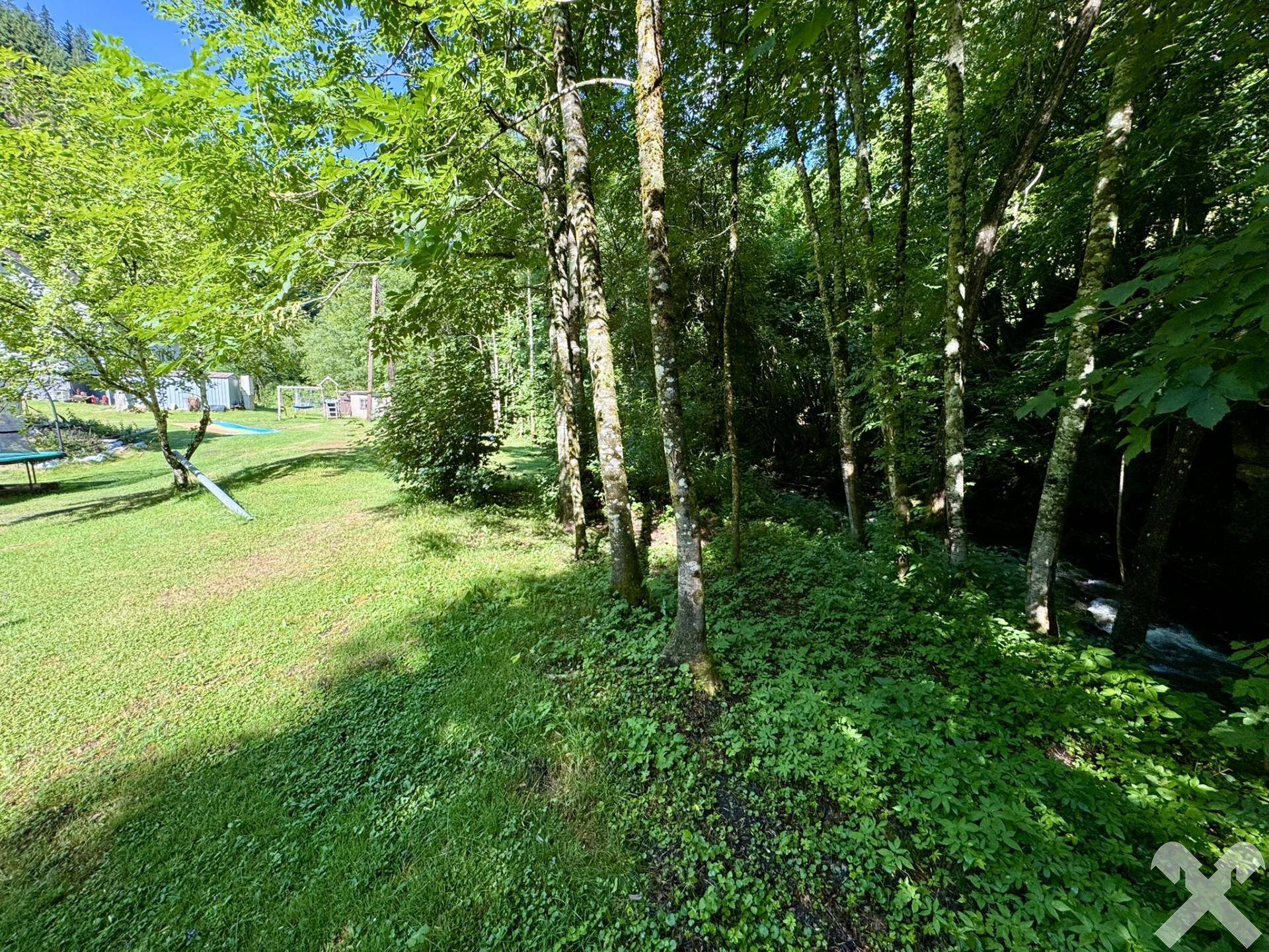 idyllische Lage direkt neben Bach