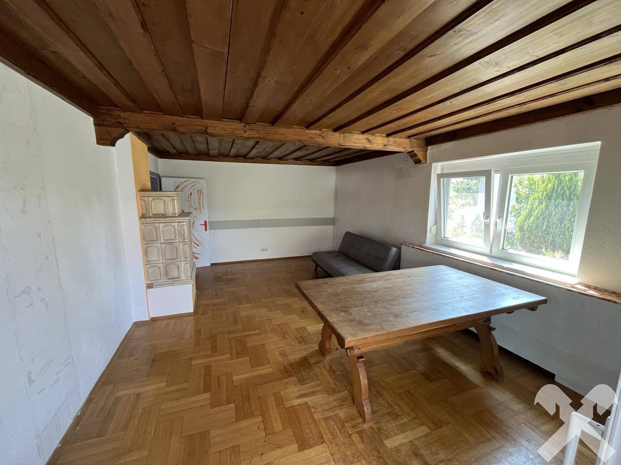 Wohnzimmer Kachelofen
