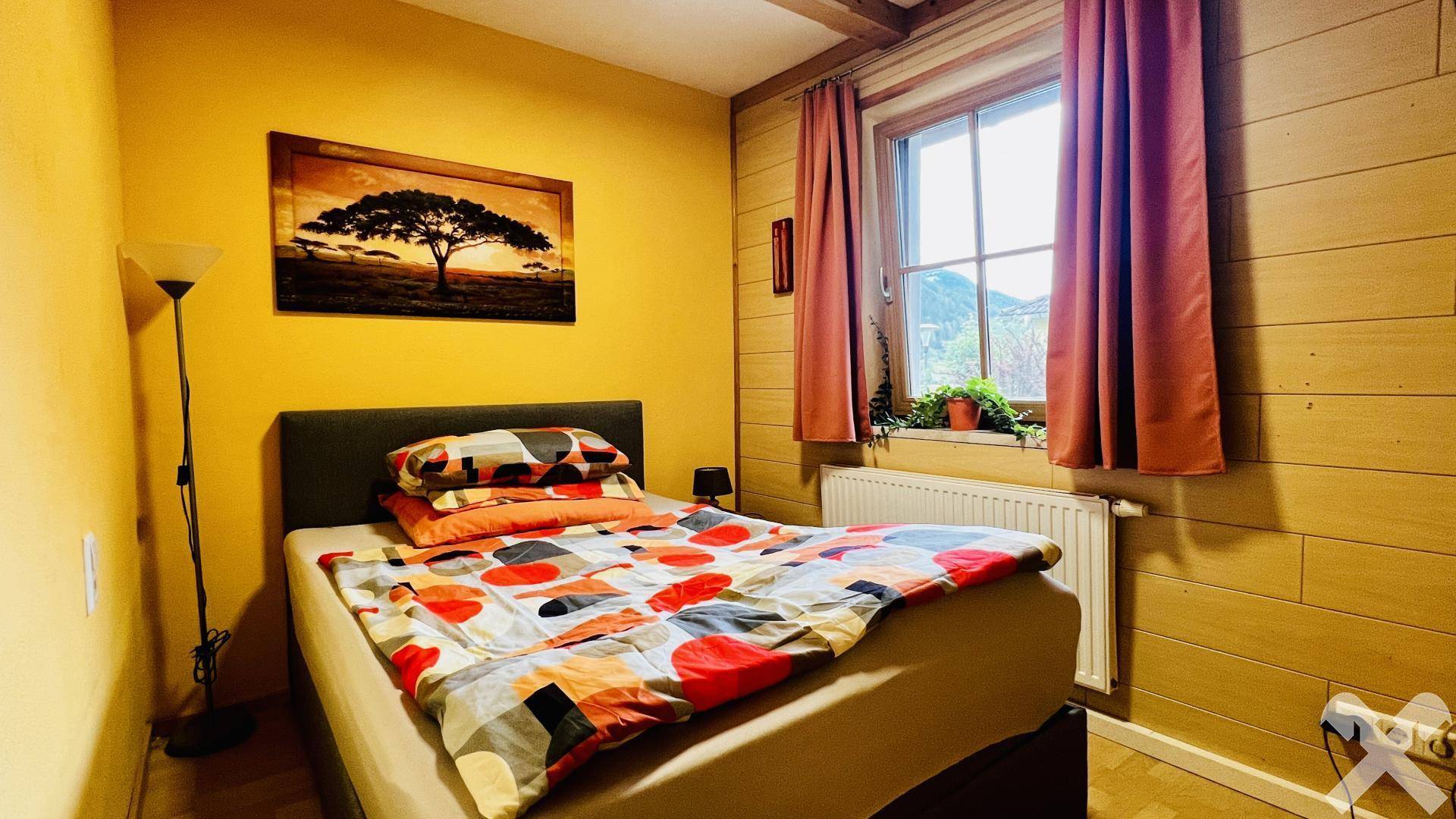 Schlafzimmer mit Schrankraum
