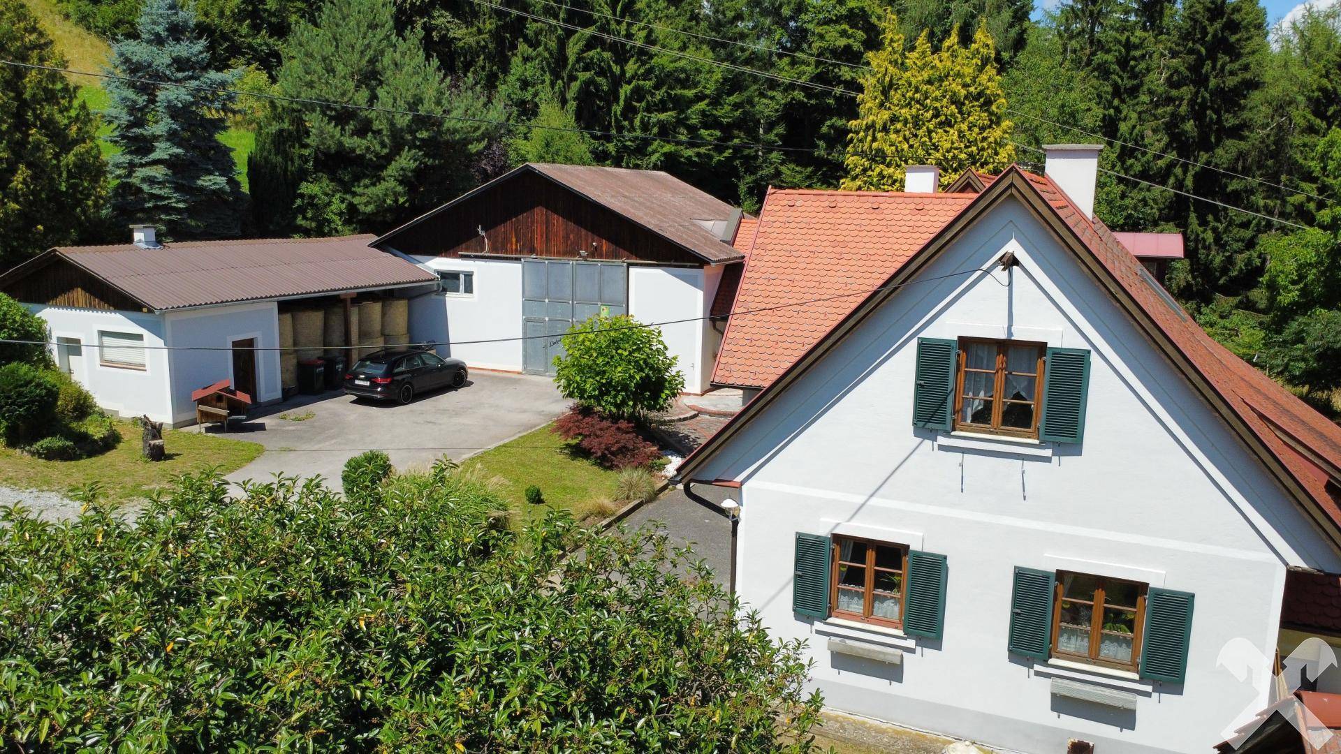 Garagen & Wohnhaus außen