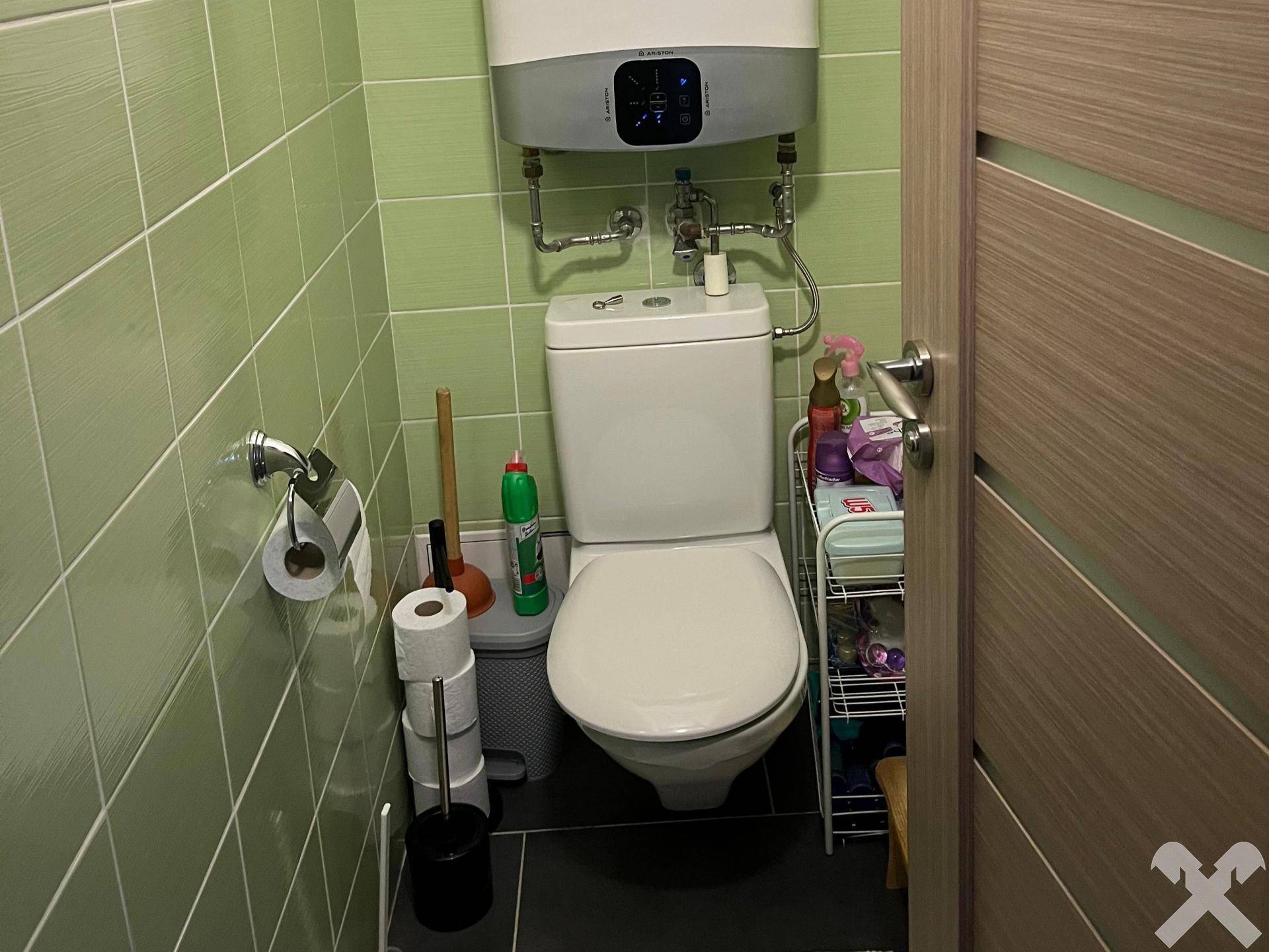 separates WC