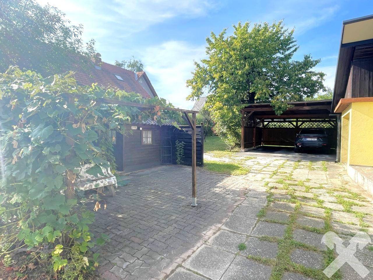 Carport und Laube