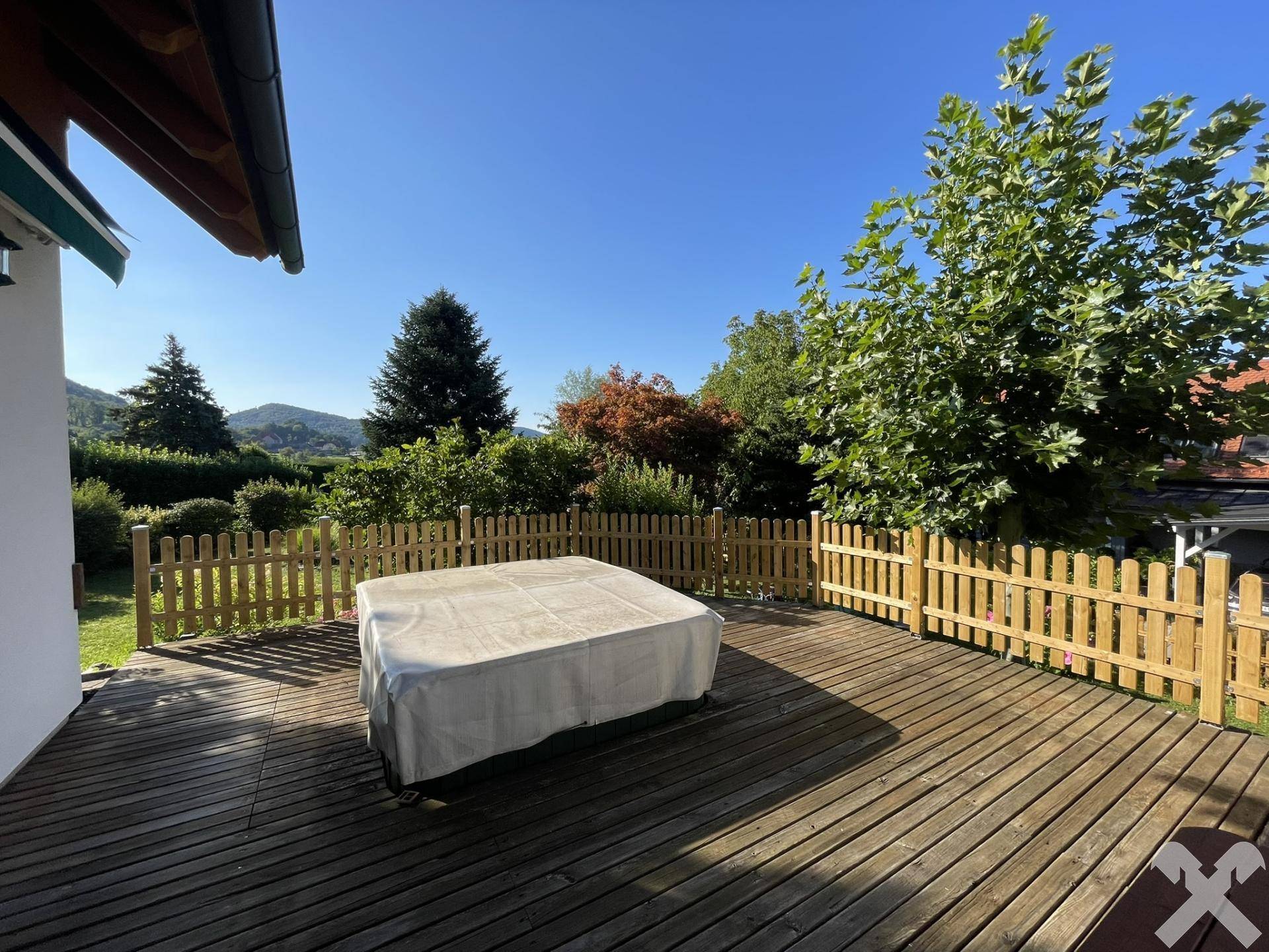 Terrasse mit Whirlpool