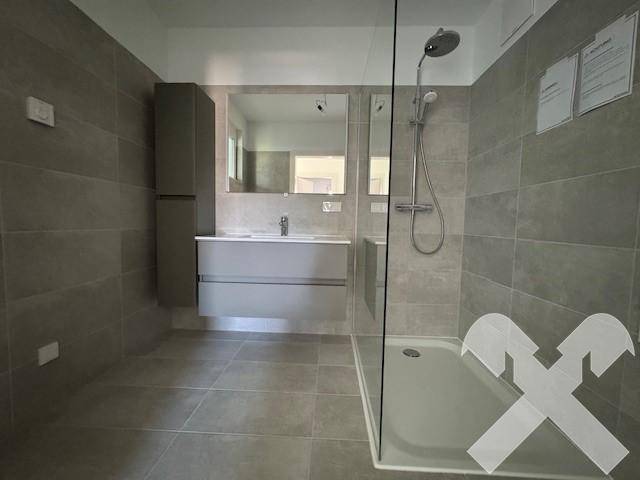 Badezimmer mit Dusche