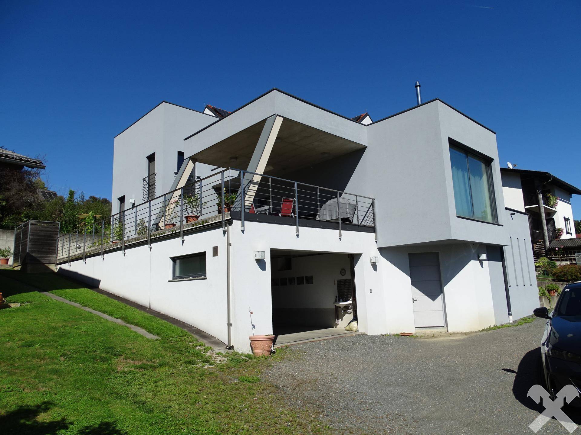 Garage und Terrasse