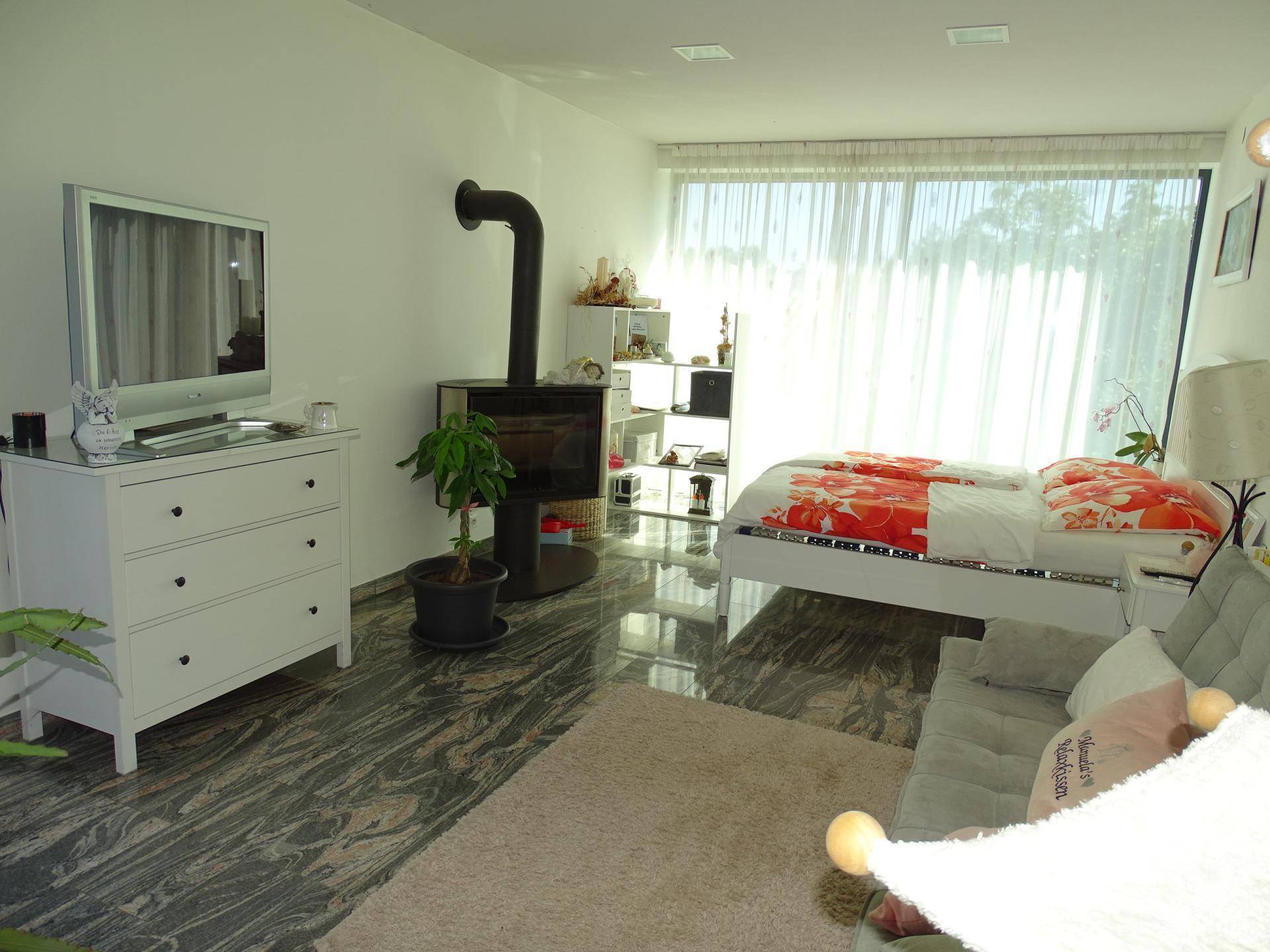 Großes Schlafzimmer EG