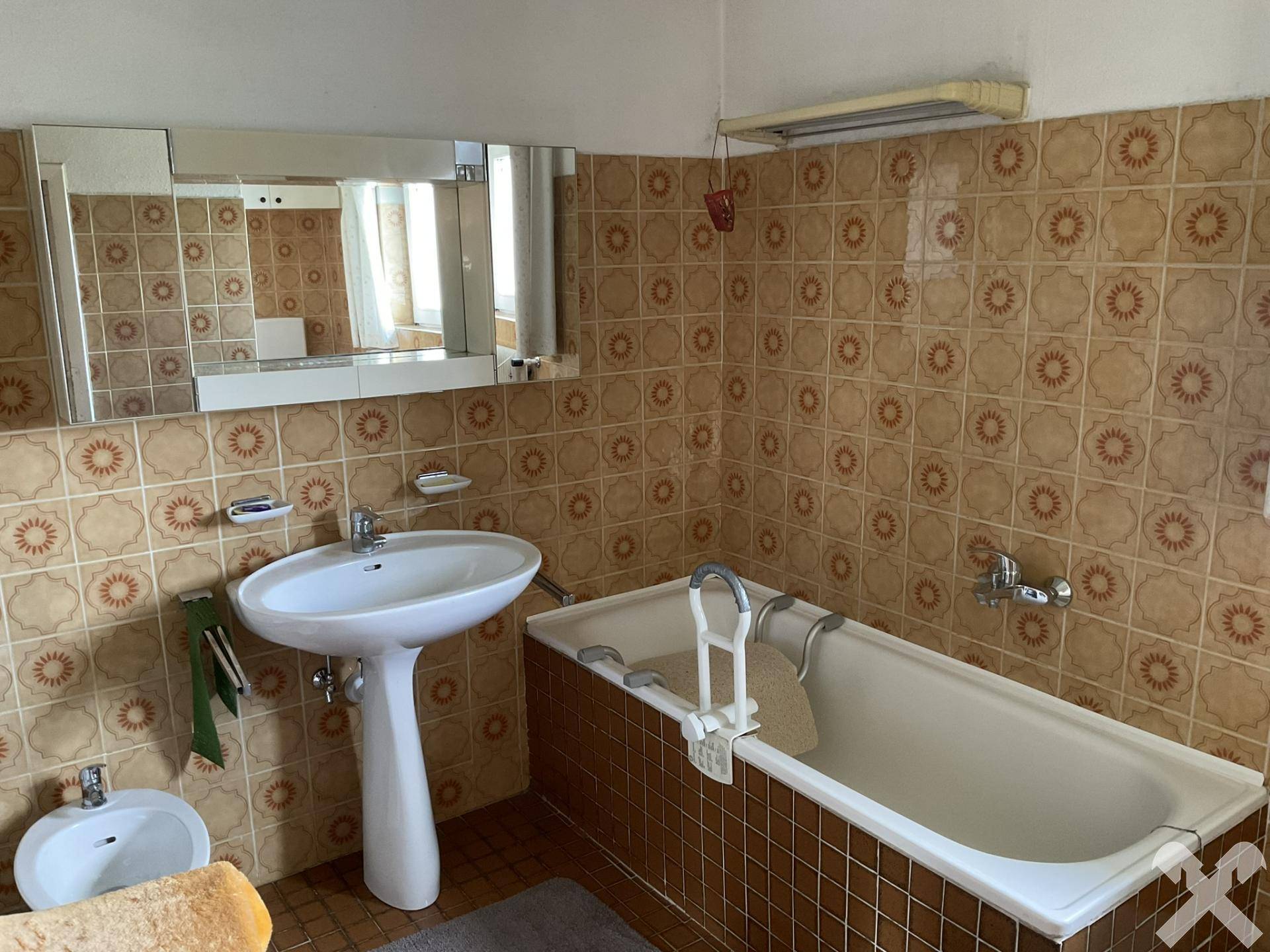 Bad mit Badewanne und Bidet