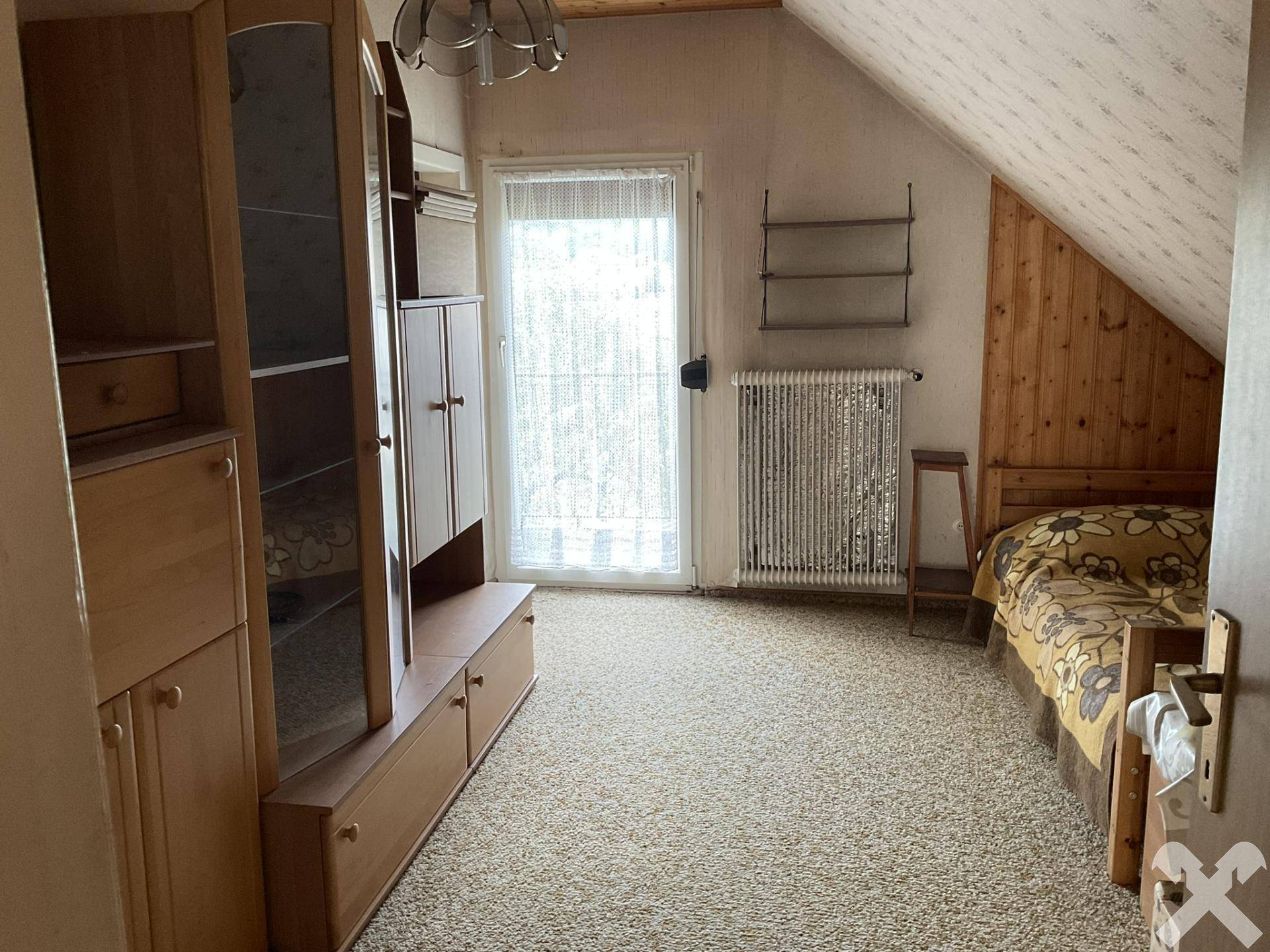 Schlafzimmer mit Balkonzugang OG