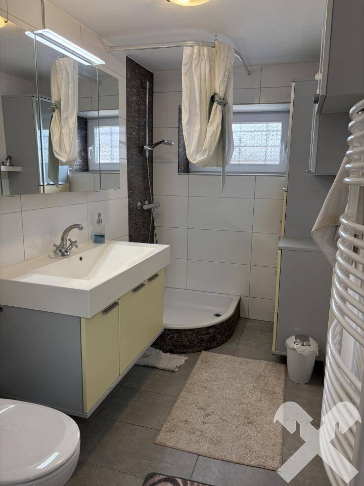 Badezimmer im Nebengebäude