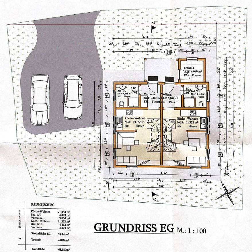 Grundriss des Erdgeschosses mit zwei Wohneinheiten, Küchen und Bädern.