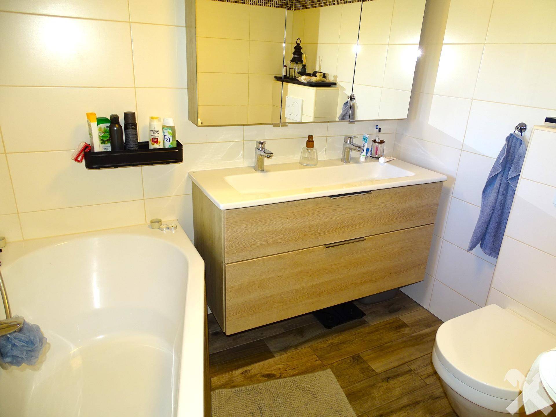 Machen Sie uns ein Angebot! Saniertes Holz-Bauernhaus in leicht erhöhter Lage - Więcej