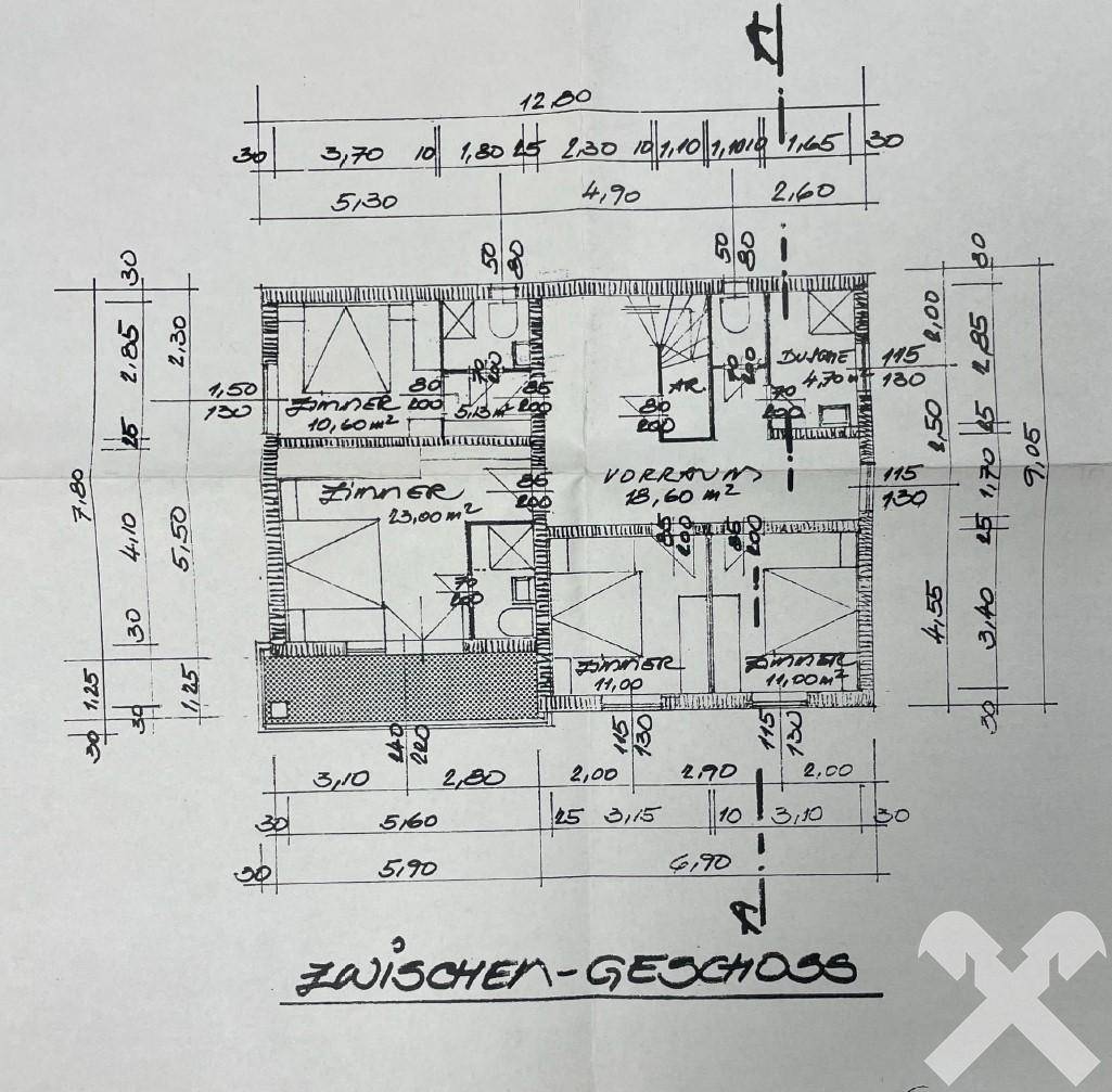 Grundriss des Zwischengeschosses mit mehreren Zimmern, Bad und Vorraum.
