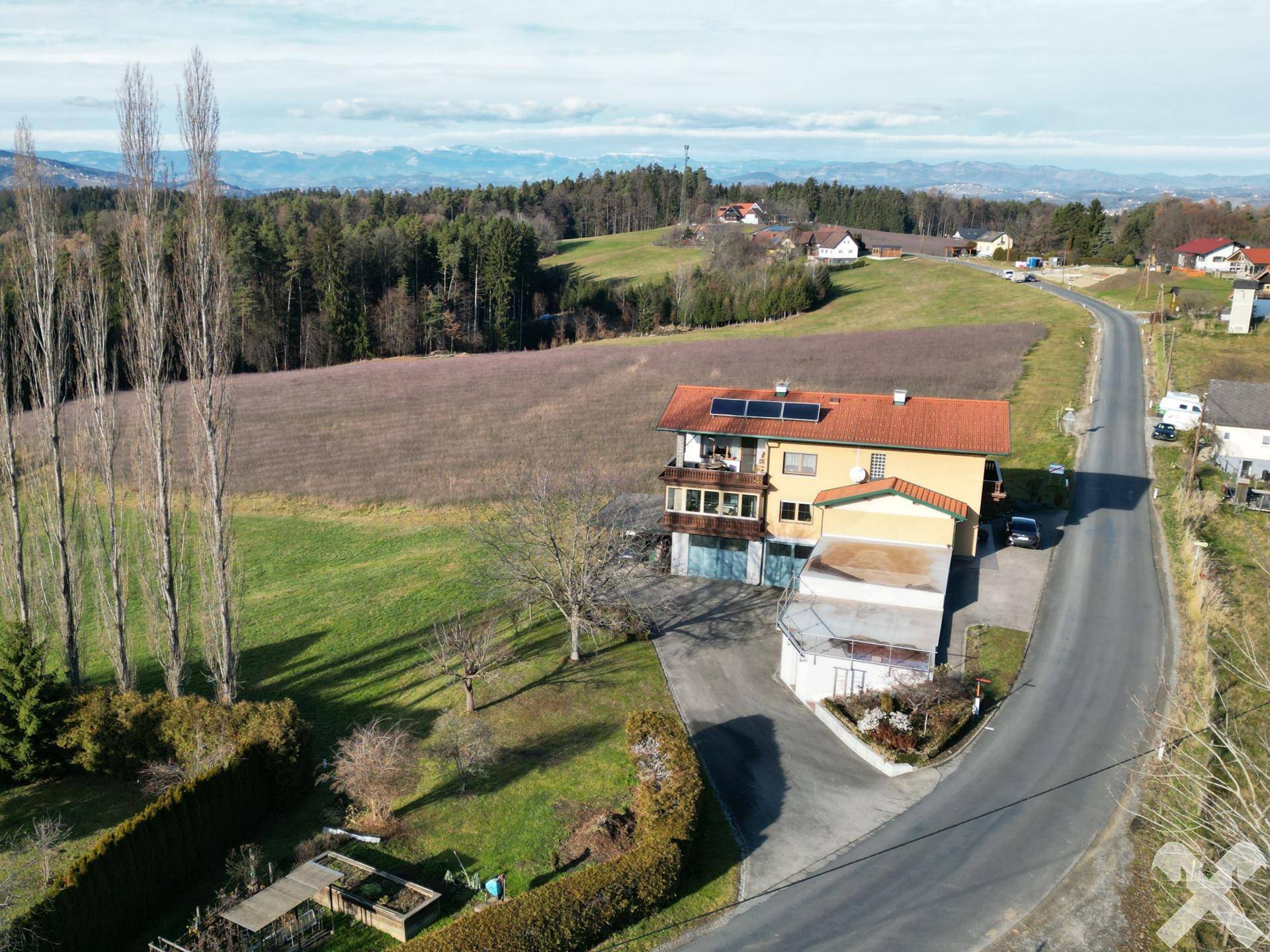 Verfügbar ab Anfang 2027 - Wohnhaus mit Fernblick! Für ein oder zwei Familien geeignet! - Ansicht 3