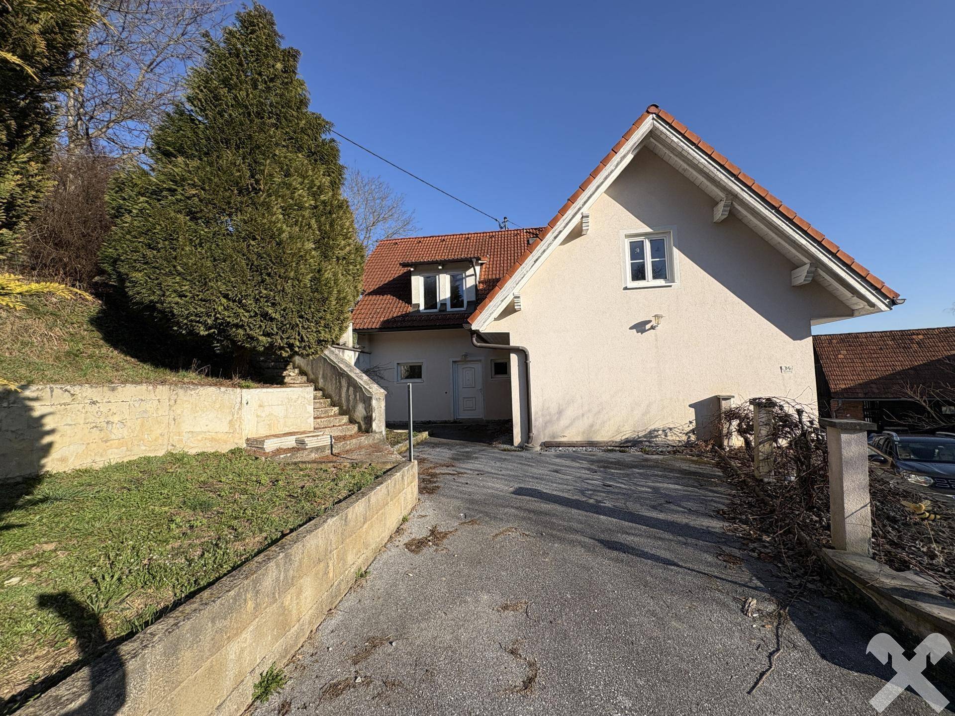 Liegenschaft mit Wirtschaftsgebäude und großem Grundstück in ruhiger Lage – pohled 4