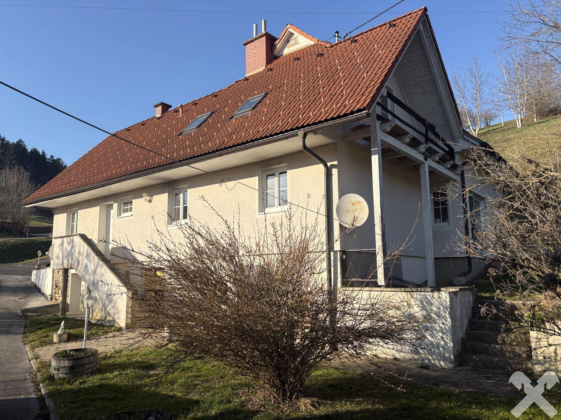 Liegenschaft mit Wirtschaftsgebäude und großem Grundstück in ruhiger Lage – pohled 5