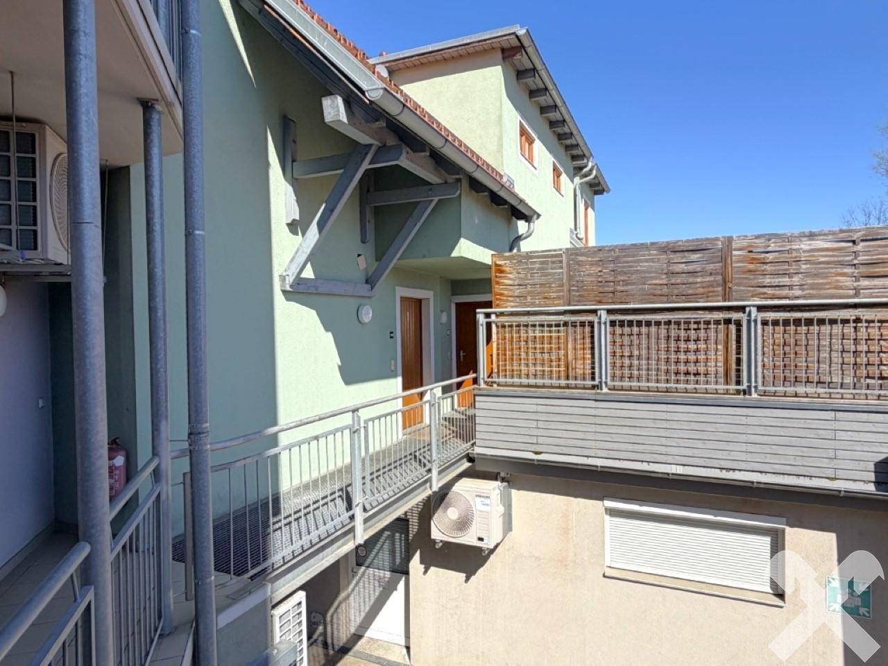 Helle Maisonettenwohnung mit großer Terrasse - Widok 2