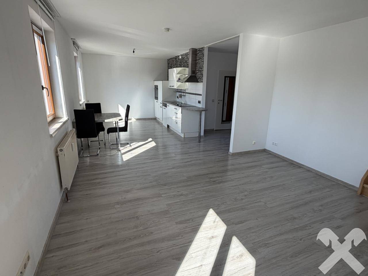 Helle Maisonettenwohnung mit großer Terrasse - Widok 5