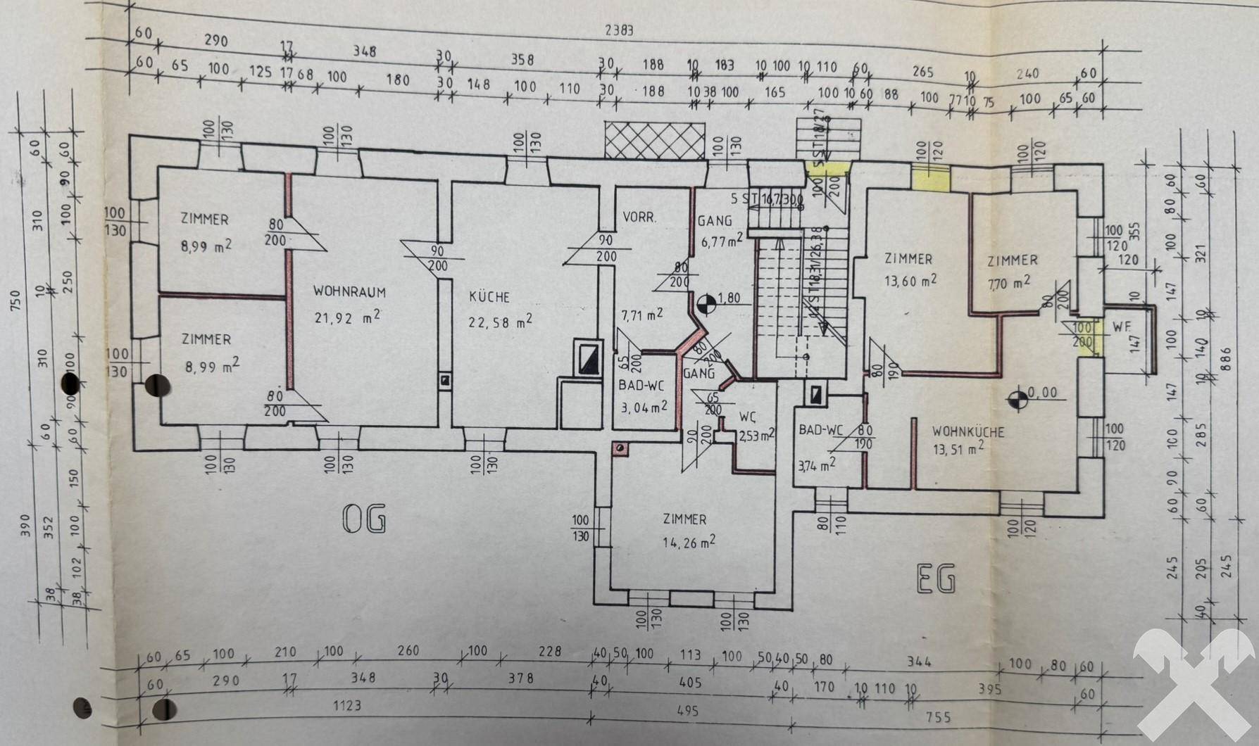 Grundriss des Obergeschosses mit mehreren Zimmern, Küche und Bädern.