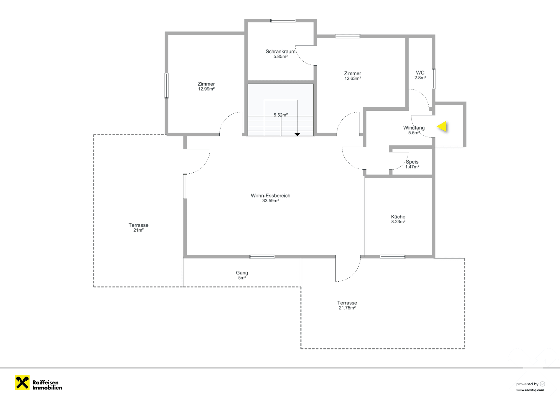 Grundriss des Erdgeschosses mit Wohn-Essbereich, Küche und zwei Terrassen.