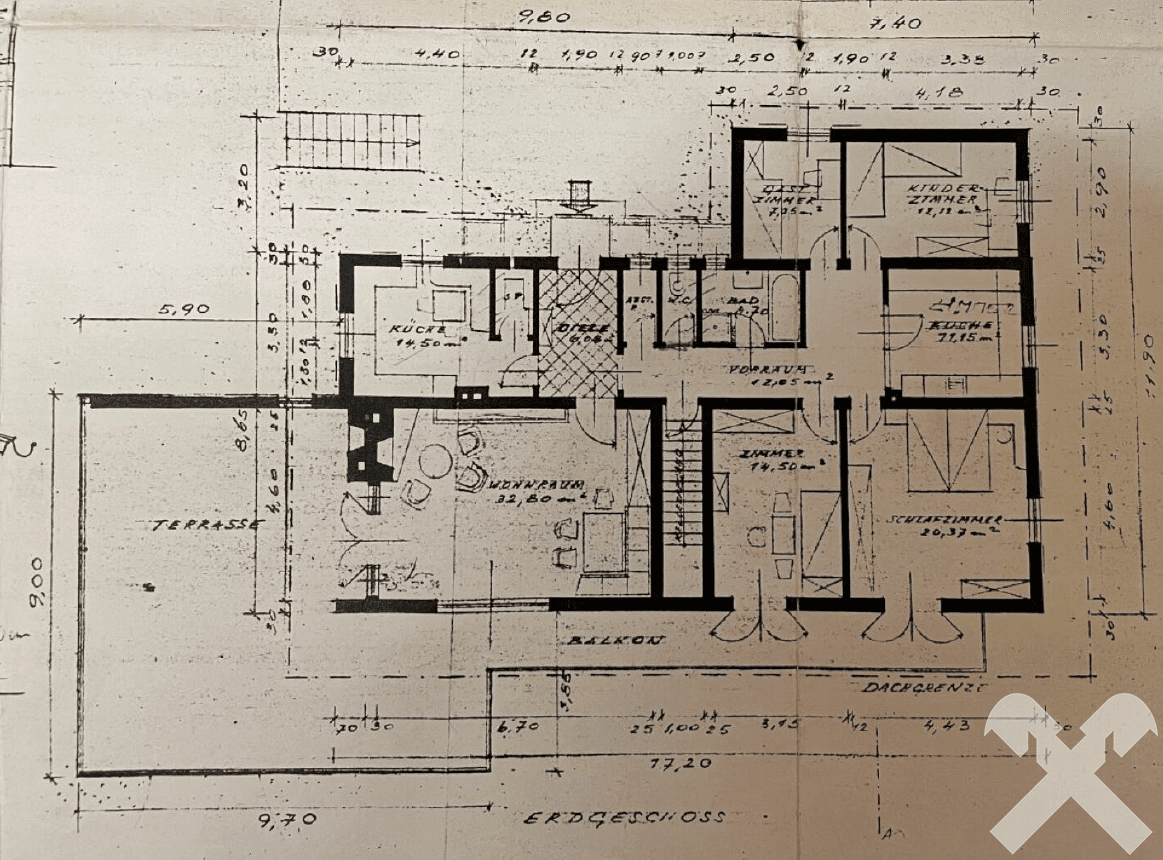 Grundriss des Erdgeschosses mit Wohnzimmer, Küche und Terrasse.