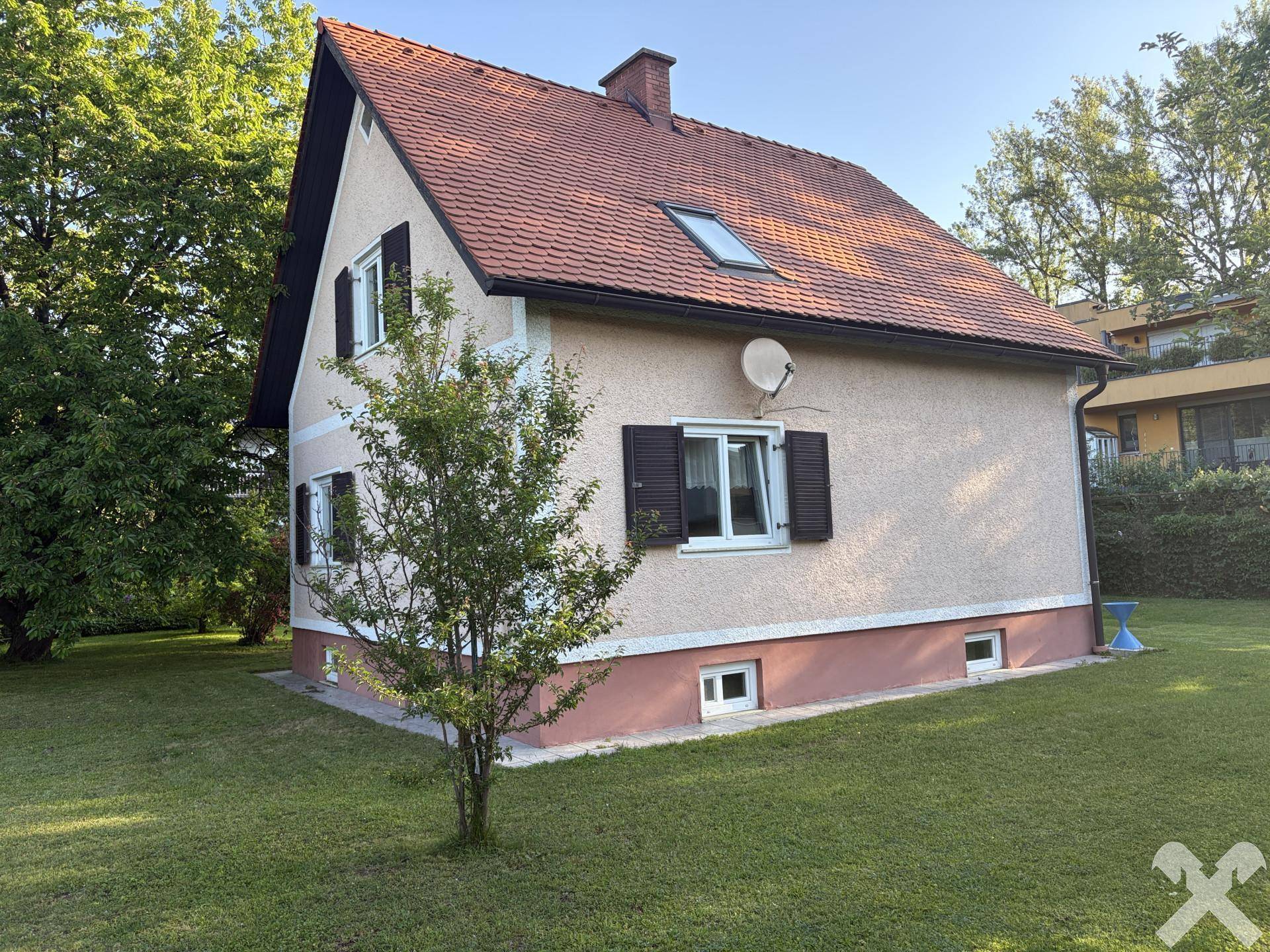 Charmantes Wohnhaus in Graz-Lend mit großem Grund und Altbaumbestand - Ansicht 2