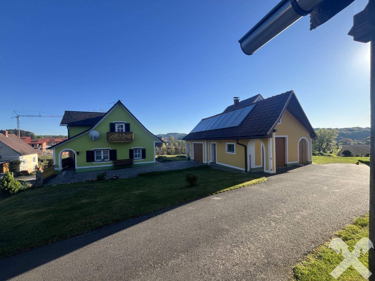 Gediegenes Einfamilienhaus mit Wirtschaftsgebäude in St. Peter am Ottersbach - Ansicht 2