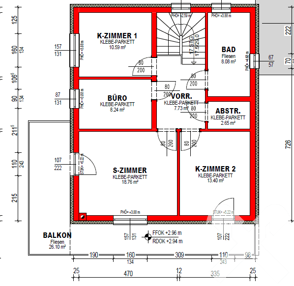 Grundriss des Obergeschosses mit drei Zimmern, Bad und großem Balkon.