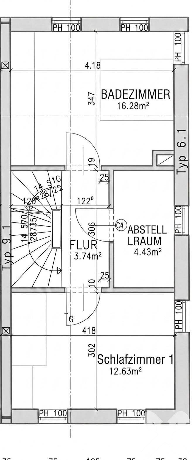 Grundriss des ersten Obergeschosses mit Schlafzimmer, Badezimmer und Abstellraum.