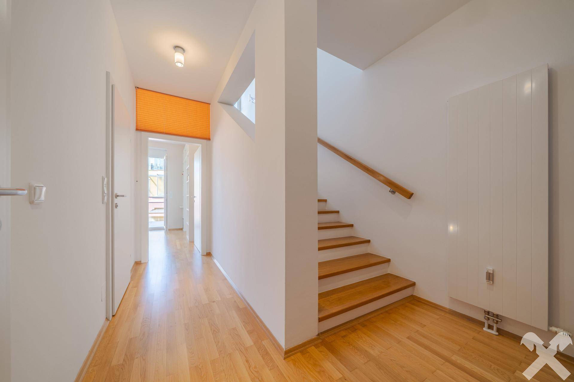 Flur mit Treppe Untergeschoss