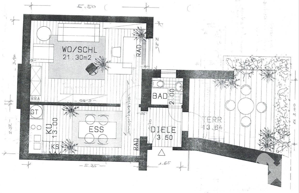 Grundriss einer Wohnung mit Wohn-/Schlafbereich, Bad, Diele und Terrasse.