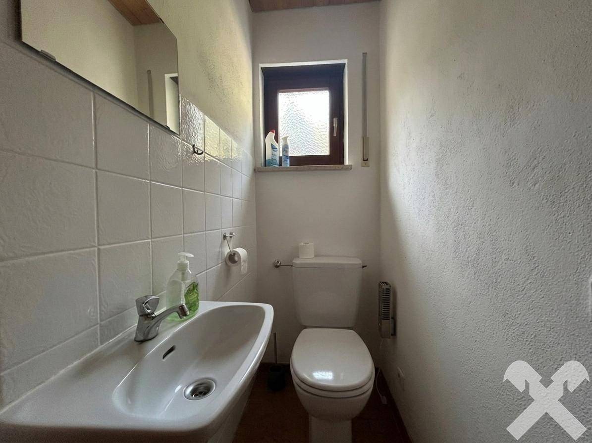 separates WC