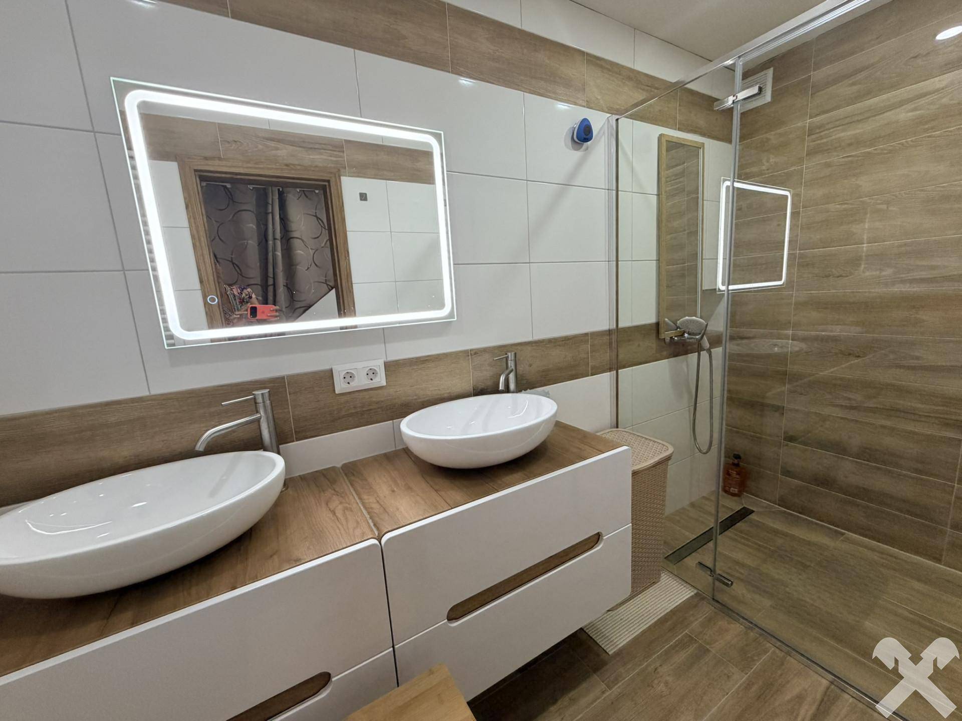 Badezimmer mit barrierefreier Dusche EG