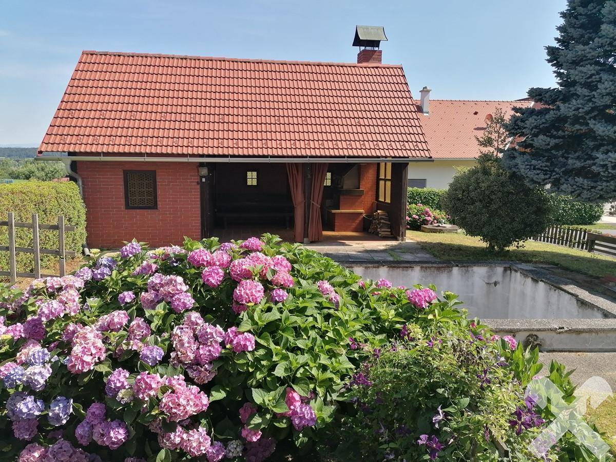 Poolhaus außen