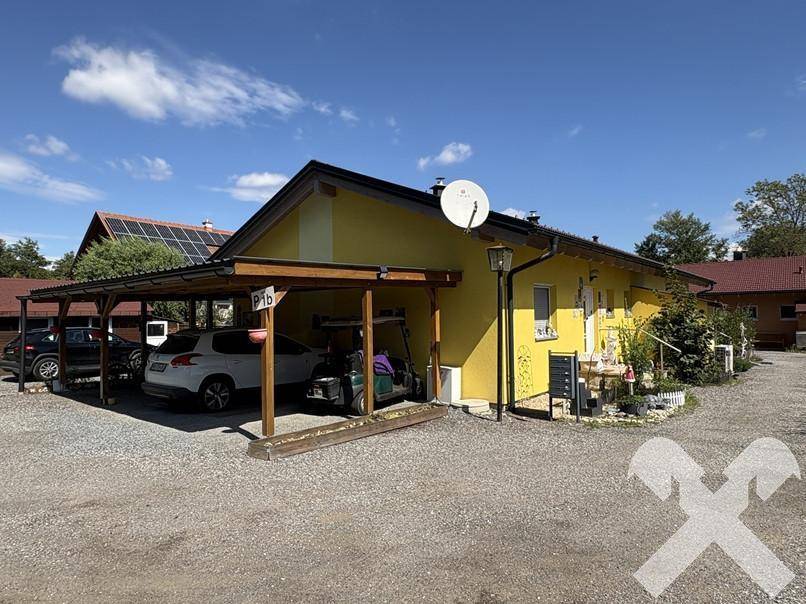 WH 1 - Außenansicht mit Carport