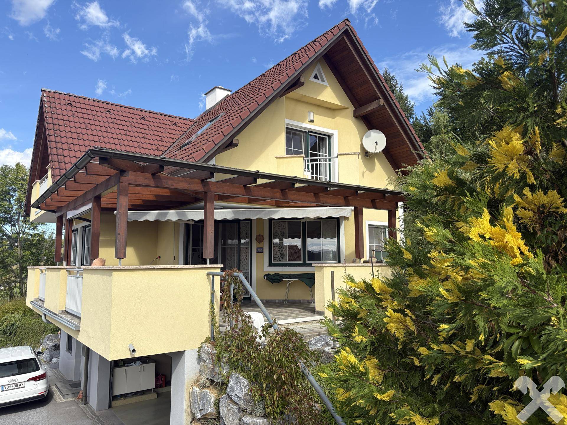 Südansicht Haus mit Terrasse