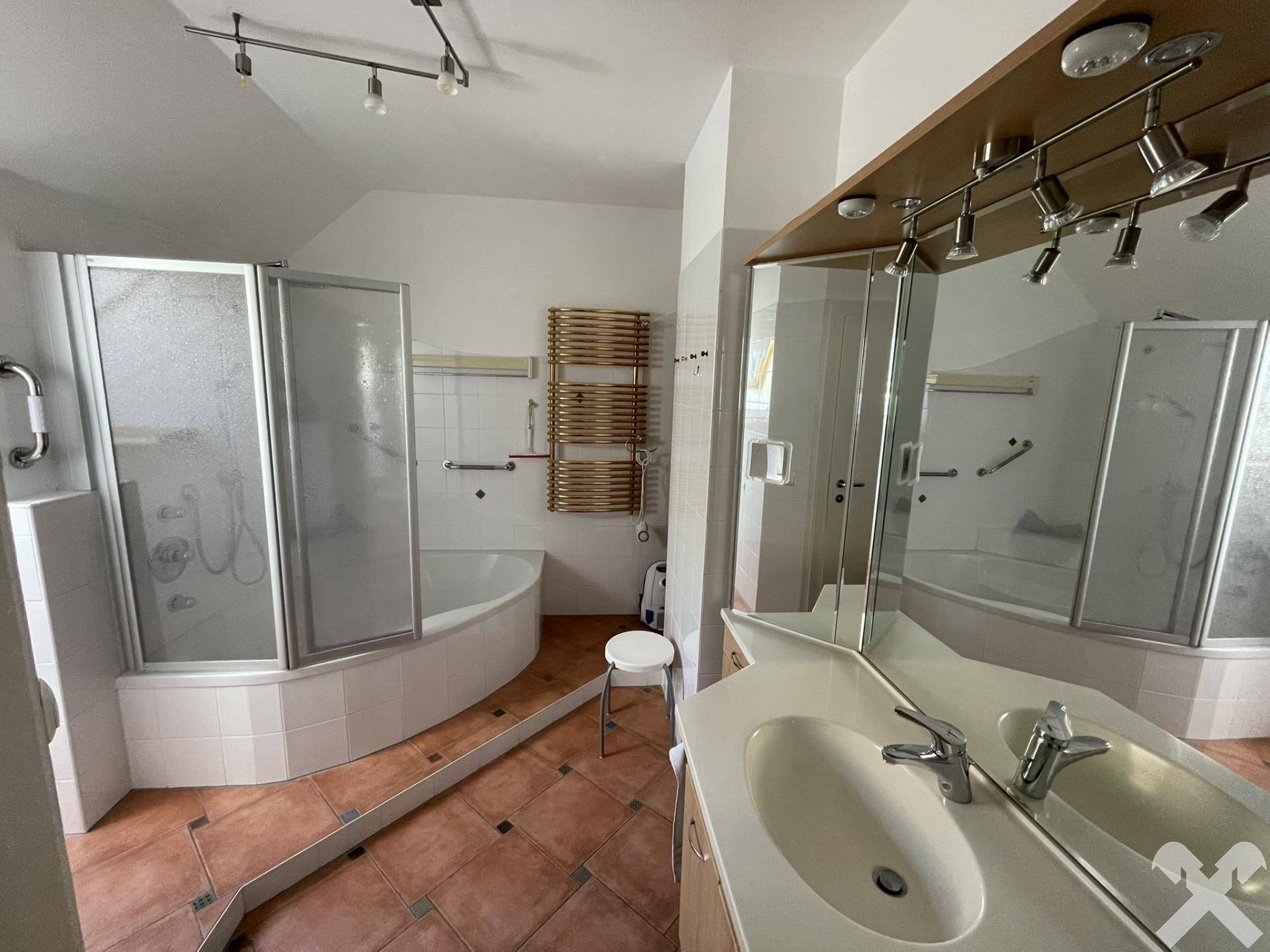 Badezimmer (1. OG)