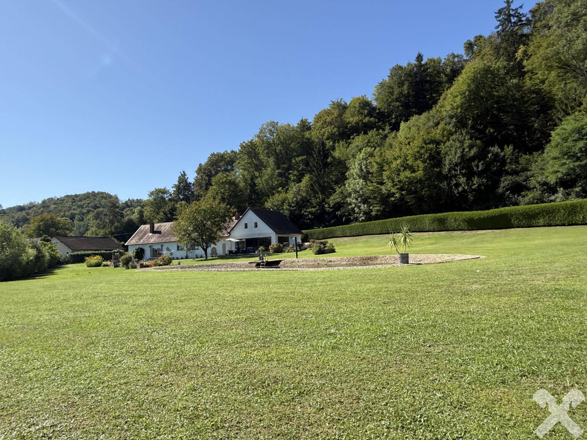 Blick vom Garten zum Haus
