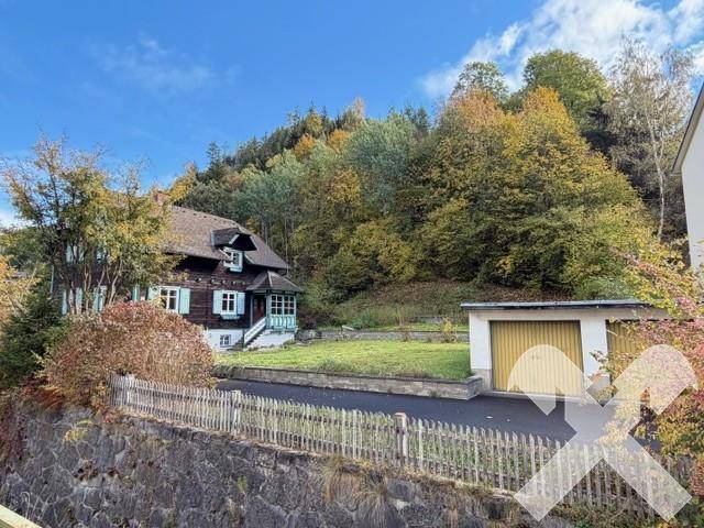 Haus mit Garagen