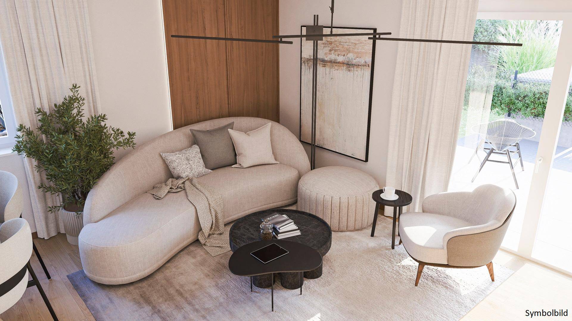 Helles Wohnzimmer mit Zugang zu einem Außenbereich und moderner Einrichtung.