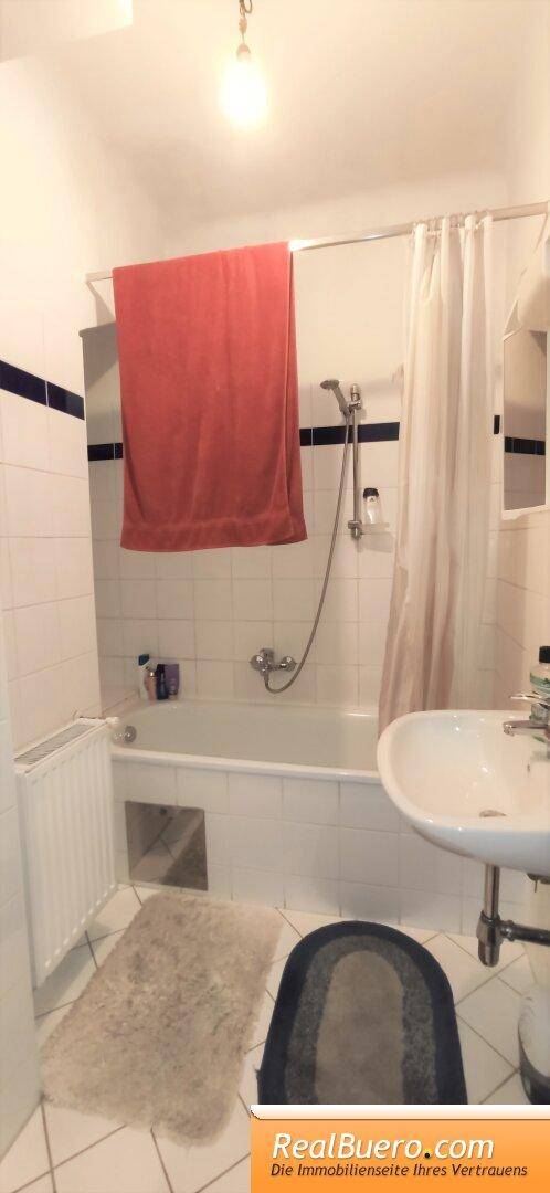 Badezimmer mit Wanne