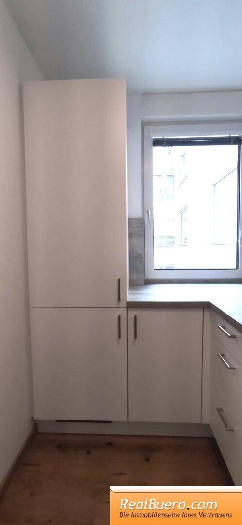 Einbauküche - kompelett ausgestattet